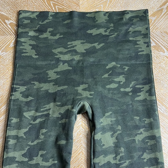 SPANX Green Camo Seamless Leggings L - Picture 4 of 6
